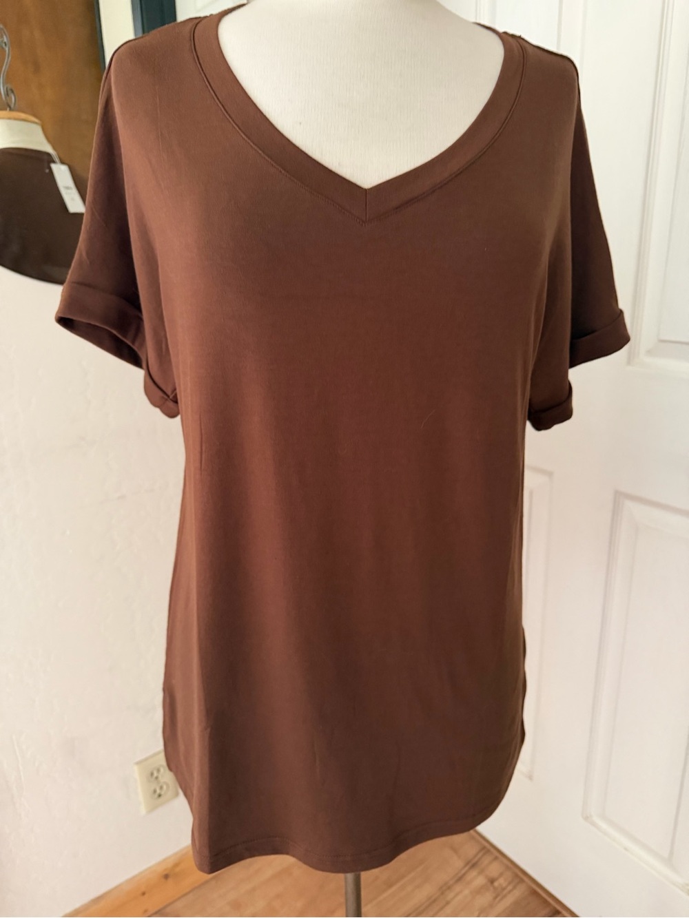 Relaxed V-Neck Short Sleeve Top in Chocolate Brown